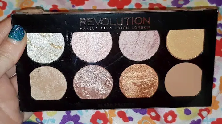 Golden Sugar Blush Palette. Revolution