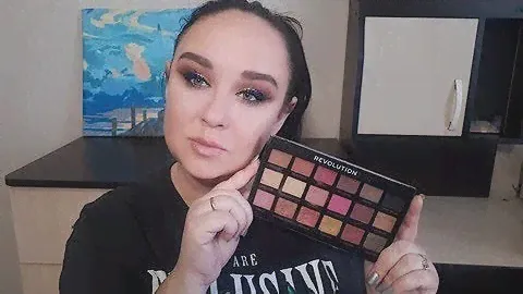 Палетка от Makeup Revolution Revolution Pro Regeneration Palette.