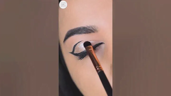 Glitter Graphic Eyes | Look Beautiful Studio