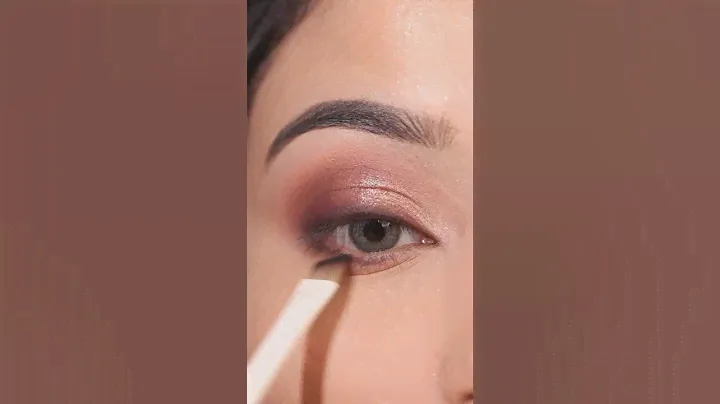 Easy SOFT bridal eye makeup! 😍 Huda Beauty Naughty nude Palette #eyemakeup #smokeyeye #makeup