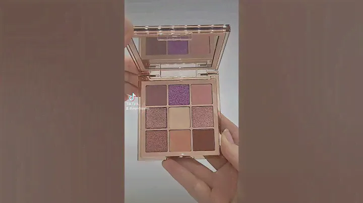 Huda Beauty Nude Obsessions Palette in Light