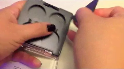 How to: Remove M.A.C palette insert
