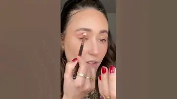 Eyeshadow application using #charlottetilbury Pillow Talk Dreams Pallet #easymakeup #makeuptutorial