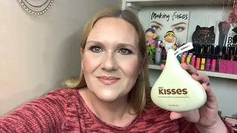GLAMLITE X HERSHEY’S KISSES MILK CHOCOLATE WITH ALMOND PALETTE