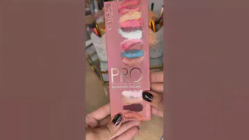 Swatching the new palette by @catrice.cosmetics #inboxing #palette #colors #makeupshorts