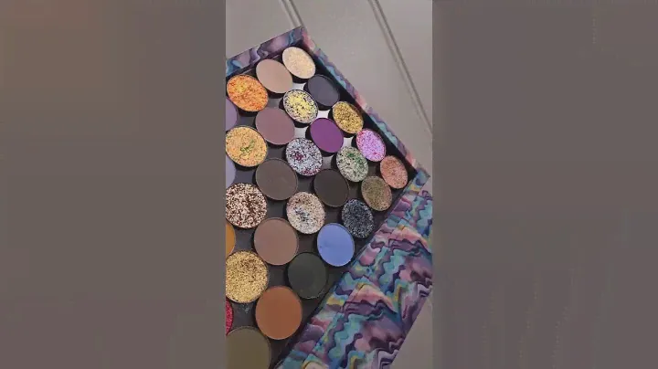 #magnetic #palette #eyeshadow #explore  15% off w code: MARTESMAKEUP oasismakeup.net