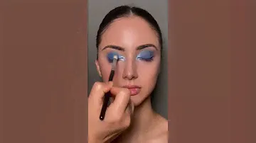 GRWM | Blue eyeshadow with shimmer ✨ #blueeyeshadow #eyelinertutorial #graphicliner