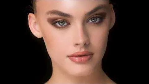 GET THE LOOK: Champagne Bronze Eyes with Emma Gawinski | Curator Eyeshadow | Hourglass Cosmetics