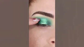 Green holiday eyeshadow tutorial with Oden's Eye Merry Christmas palette
