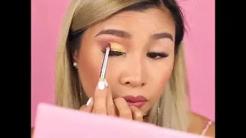 MAKEUP REVOLUTION  Палетка теней и хайлайтеров Eyeshadow   Highlighter Palette Kisu