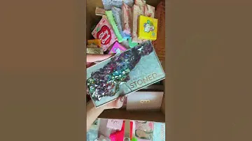 DECLUTTERING 100 EYESHADOW PALETTES part 1