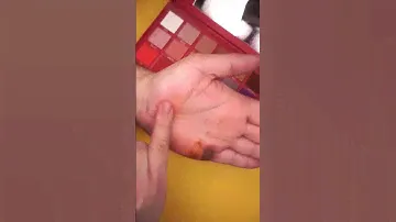 Swatching Jeffree Star Blood Sugar Eyeshadow Palette