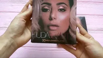 Палитра хайлайтеров  3D Highlighter Palette HUDA BEAUTY
