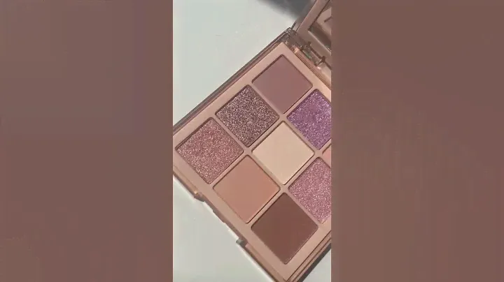 Huda Beauty Nude Light eyeshadow palette #makeup #beauty