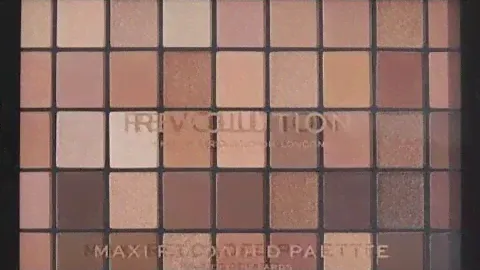 Trying the Makeup Revolution Maxi Re Loaded Palette #makeuprevolution
