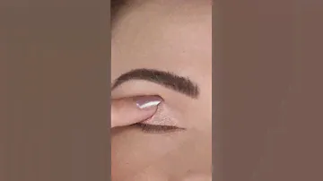 Easy everyday eyeshadow tutorial using Huda Beauty pretty grunge #hudabeauty #eyeshadowtutorial