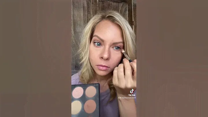 Easy Eye Look using the BeCause Cosmetics Contour Palette