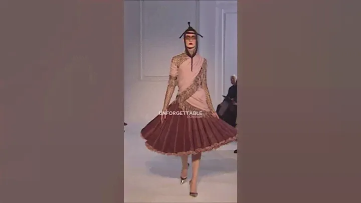 GIVENCHY Haute Couture SS 2001 Alexander McQueen