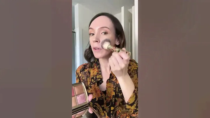 Using the Hourglass Ambient Lighting Palette (Hourglass discount code: MAREE)