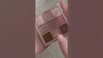 swatching glitters on this eyeshadow palette! #beautyproducts #dasique