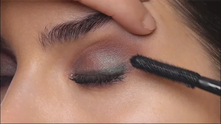 HOW TO: Navy Metallic Eyes | MAC Cosmetics