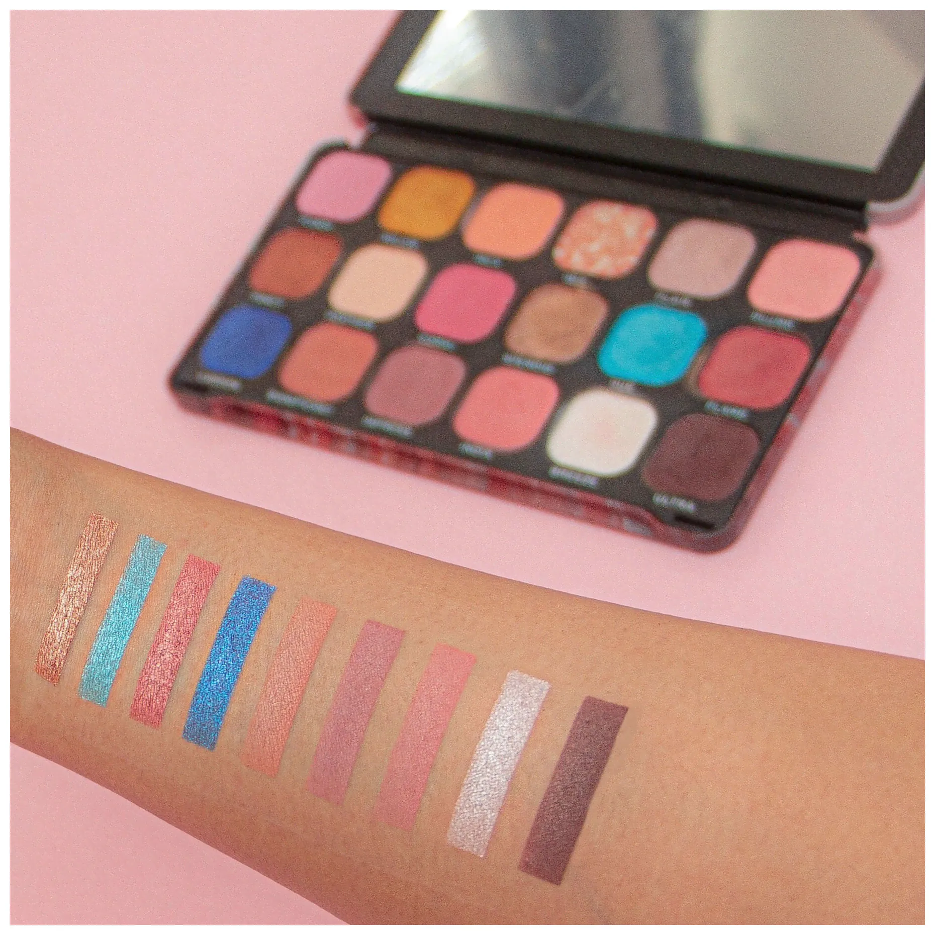 Makeup Revolution Палетка теней для век Forever Flawless Flamboyance Flamingo Eyeshadow Palette-2