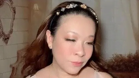 Peach Glow Makeup Tutorial | Charlotte Tilbury - Charlotte Darling Palette