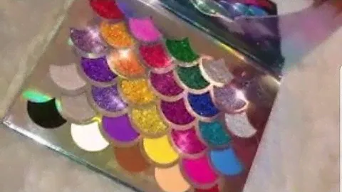 Mermaid glitter pallete by cleof cosmetics, fakeup
