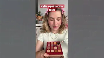 Kylie holiday eyeshadow! #kyliejenner #kyliecosmetics #makeupforbeginners #makeuptips