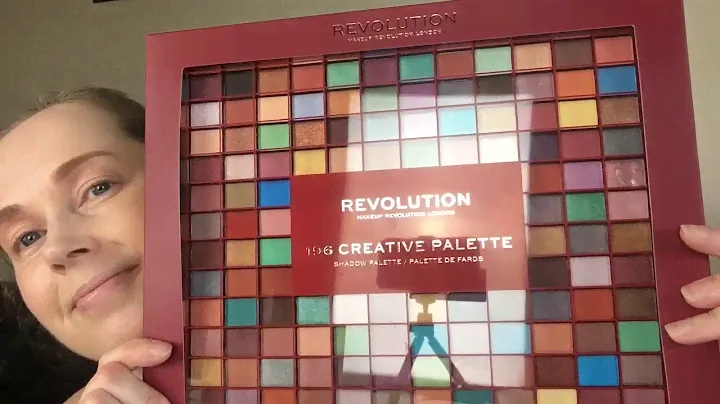 Палитра теней для век Makeup Revolution 196 2019