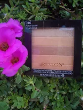 revlon highlighting palette FOR A SUNKISSED GLOW PEACH GLOW SMALL CHIP PICTURED