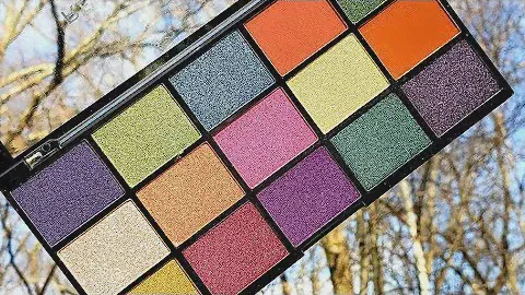 Passion For Color — обновленная палетка теней для век с образцами макияжа Makeup Revolution