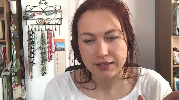 Для бровей: Anastasia Beverly Hills помада и Benefit Brow zings