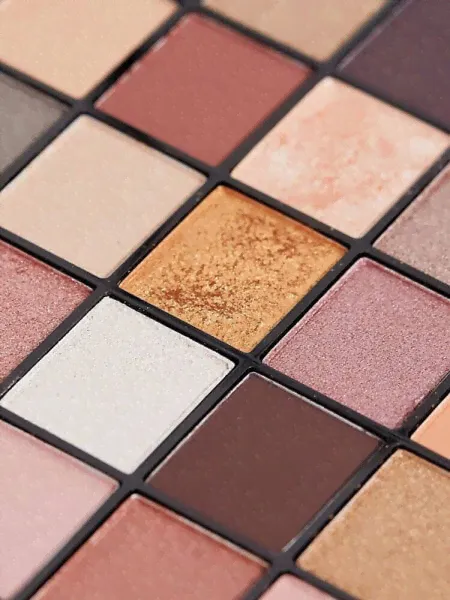 Revolution Maxi Reloaded eyeshadow Palette Large It Up