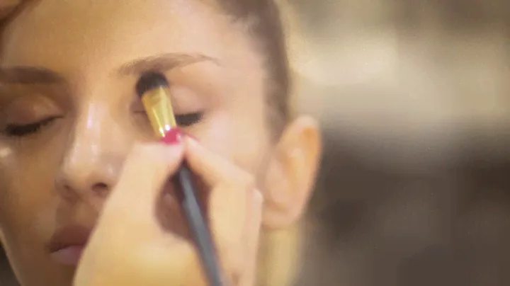 Eye contouring makeup using #Maxfactor Rose Nude Palettes