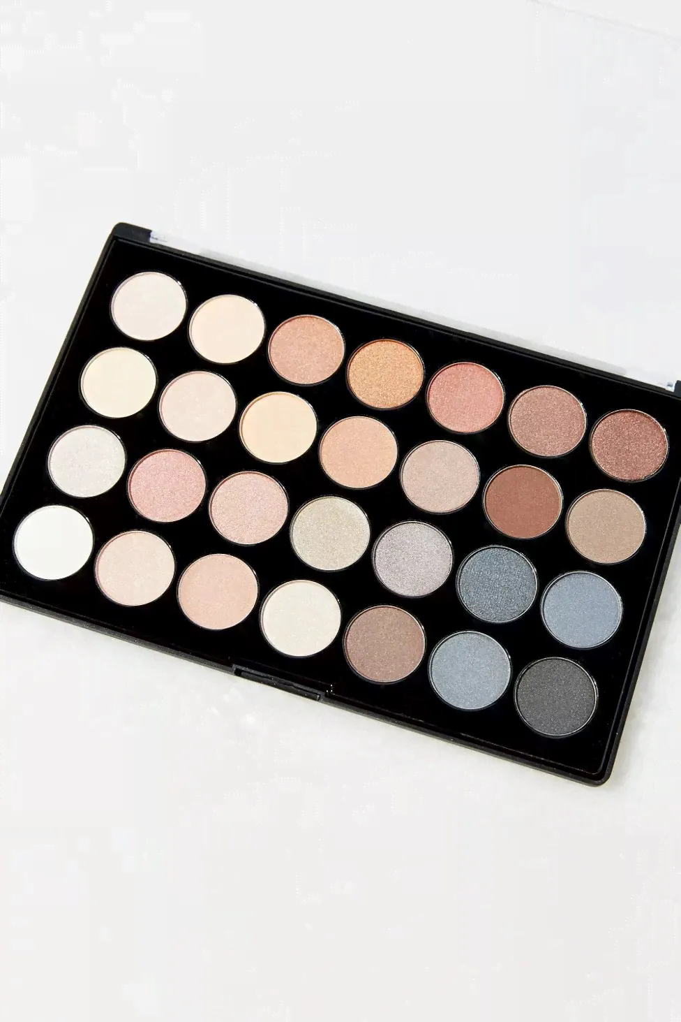 Палетка теней BH Cosmetics - Essential Eyes Palette