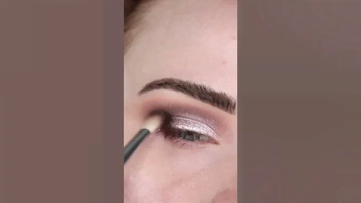 Huda Beauty Pretty Grunge Eyeshadow Tutorial #hudabeauty #hudabeautypalette
