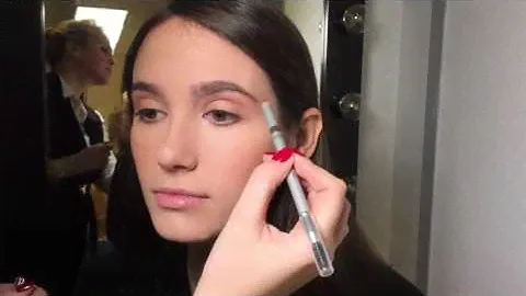 GLAMOUR Backstage natural makeup tutorial