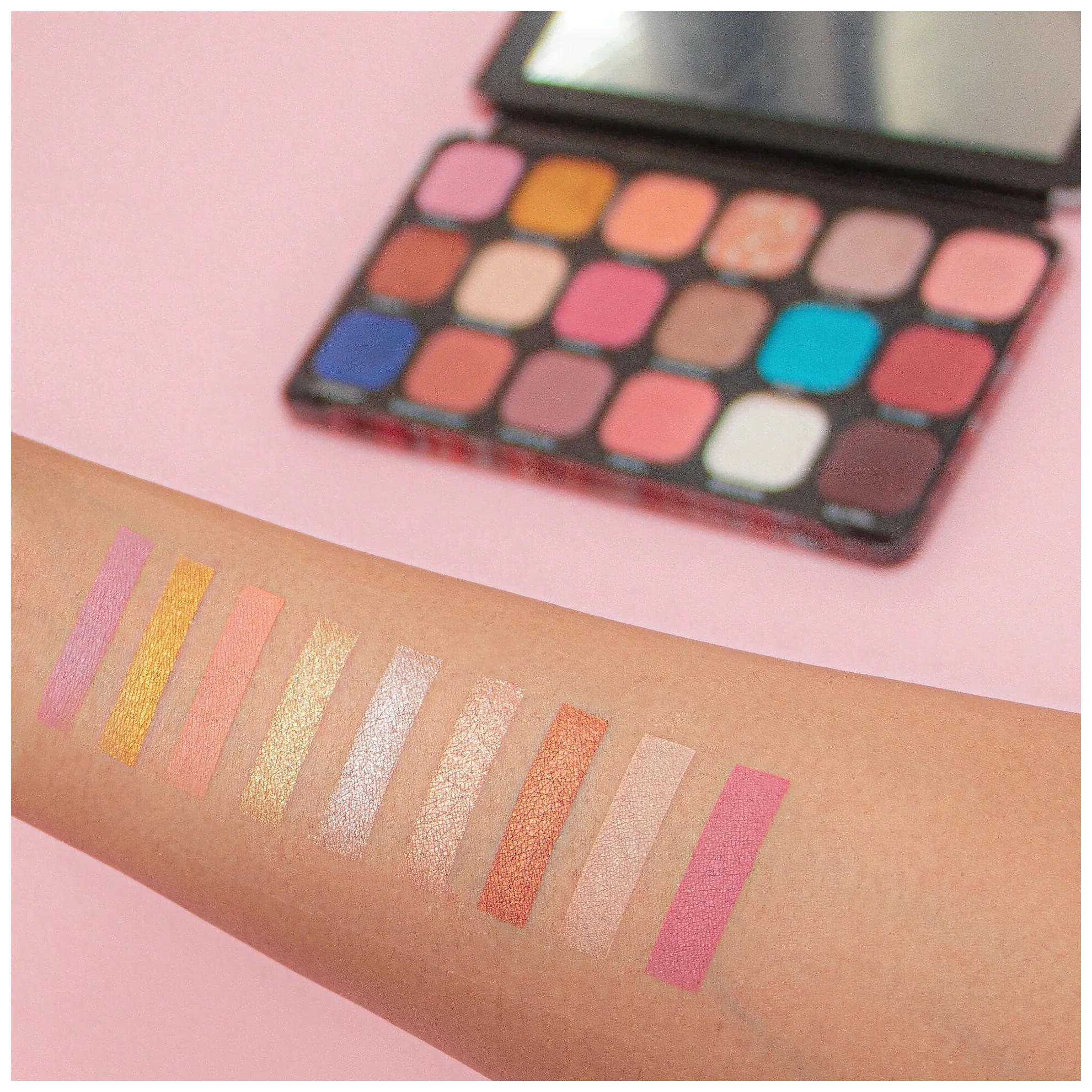 Makeup Revolution Палетка теней для век Forever Flawless Flamboyance Flamingo Eyeshadow Palette-3