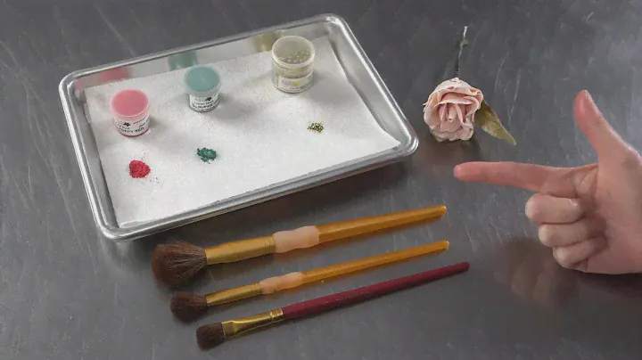 Petal Dust vs Luster Dust vs Edible Glitter for Sugar Flowers [ Cake Decorating For Beginners ]