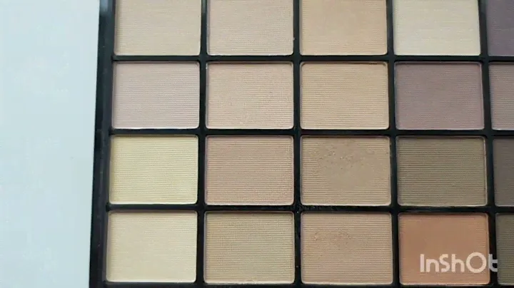 Палетка теней Makeup Revolution продам на Авито. #косметика #тени #палеткатеней #makeuprevolution
