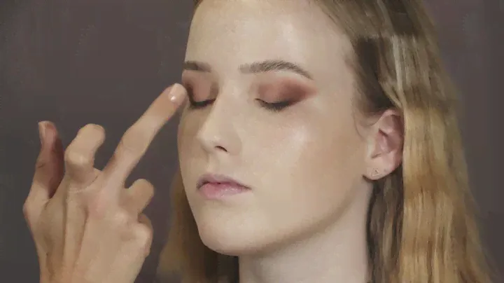 How to use Huda Beauty Brown Obsessions Eyeshadow Palette | Cosmetify