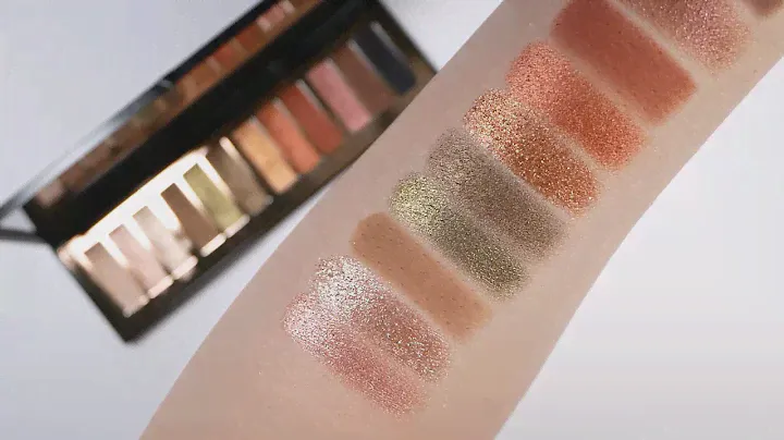 Шарлотта Тилбери Smokey Eyes — навсегда свотчи палетки