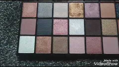 Makeup Revolution NEW Maxi Reloaded Large it up palette and swatches