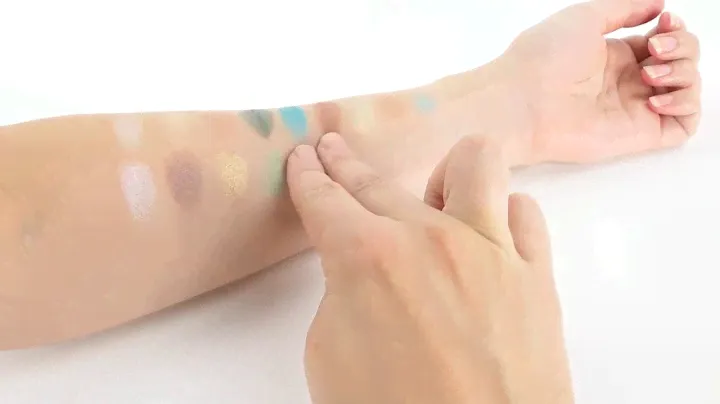 I Heart Revolution Chocolate Macaroons Palette