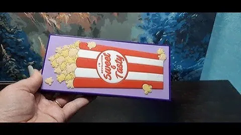 Палетка теней от Makeup Revolution Popcorn. Свотчи. Макияж.