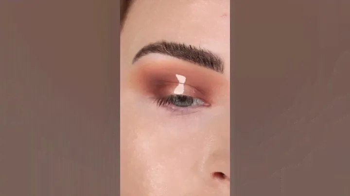 Halo Eye with ABH Soft Glam palette #haloeye #haloeyemakeup #softglam #anastasiabeverlyhills