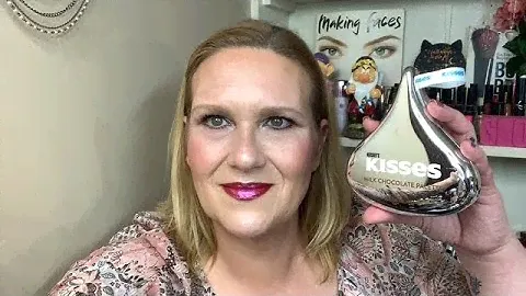 GLAMLITE X HERSHEY’S KISSES MILK CHOCOLATE PALETTE