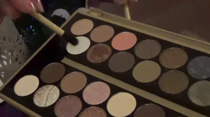 Палетка теней для век Makeup Revolution BBB Fortune Favours the Brave