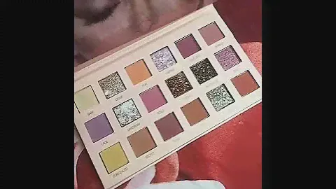 HUDA nude eyeshadowpalette with glitters to get this deal only in 300/-DM on instgrm-Makeupaddicts03